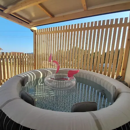 Appartamento Tiny House Lily With Jacuzzi