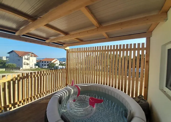 Tiny House Lily With Jacuzzi Apartmán Sveti Filip i Jakov