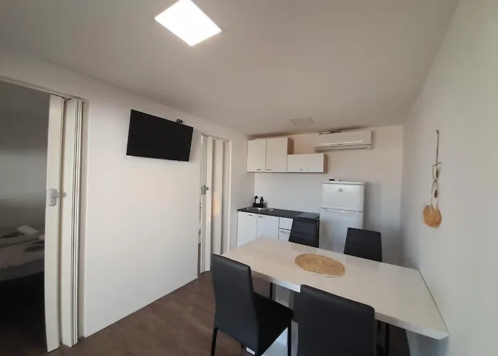 Tiny House Lily With Jacuzzi Apartmán Sveti Filip i Jakov