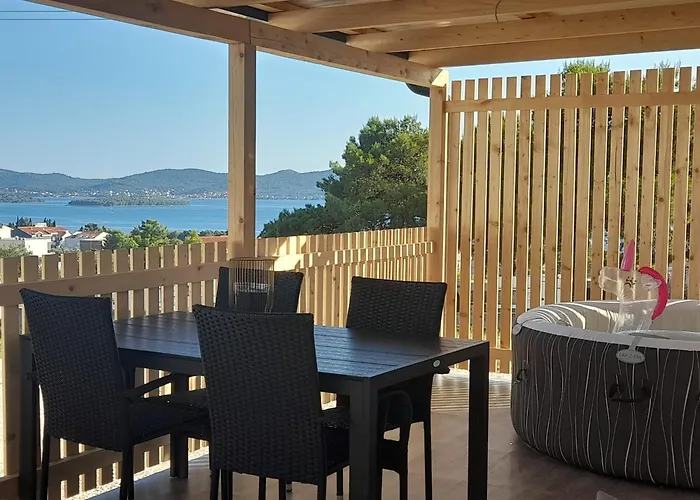 Tiny House Lily With Jacuzzi Apartmán Sveti Filip i Jakov