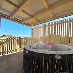 Apartment Tiny House Lily With Jacuzzi