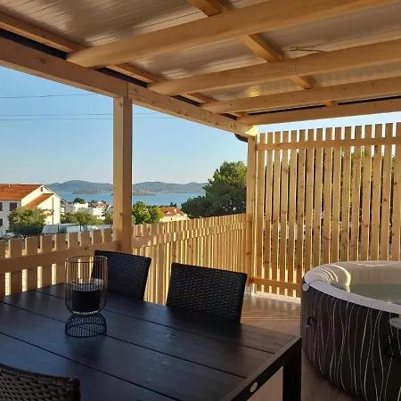 Tiny House Lily With Jacuzzi Apartamento Sveti Filip i Jakov