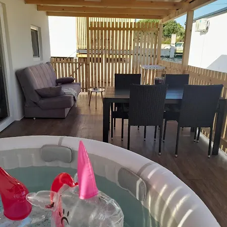 Tiny House Lily With Jacuzzi Lejlighed