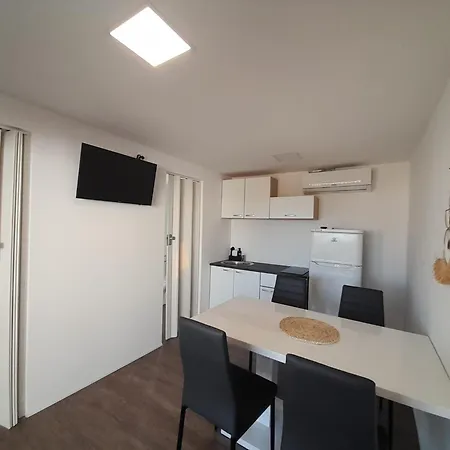 Tiny House Lily With Jacuzzi Lejlighed Sveti Filip i Jakov