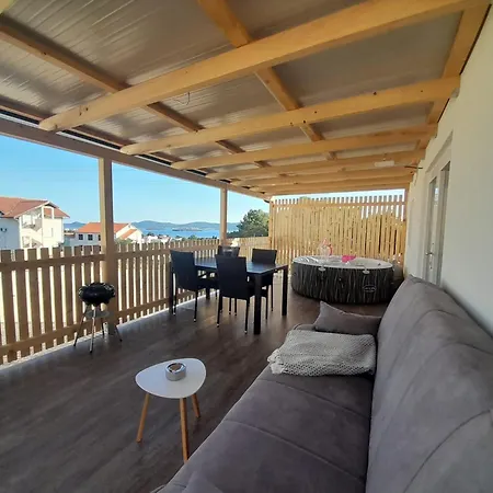Tiny House Lily With Jacuzzi Apartman Sveti Filip i Jakov