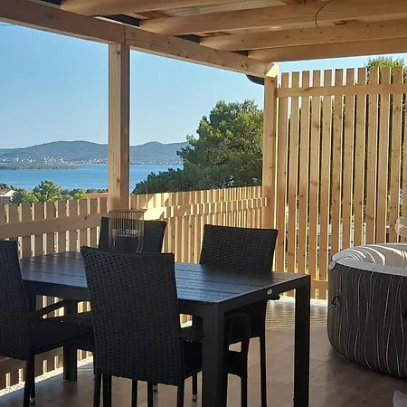Tiny House Lily With Jacuzzi Apartman Sveti Filip i Jakov