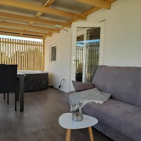 Tiny House Lily With Jacuzzi Apartman Sveti Filip i Jakov