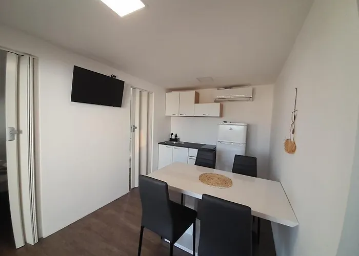 Tiny House Lily With Jacuzzi Apartament Sveti Filip i Jakov