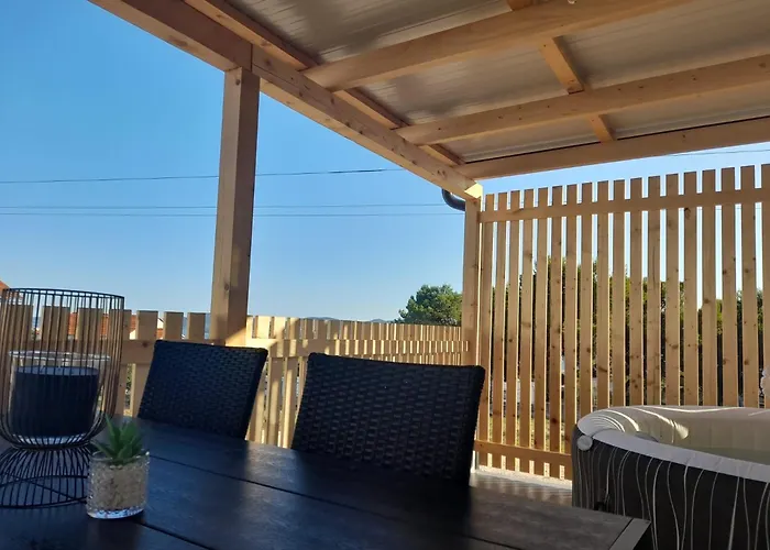 Apartament Tiny House Lily With Jacuzzi Sveti Filip i Jakov