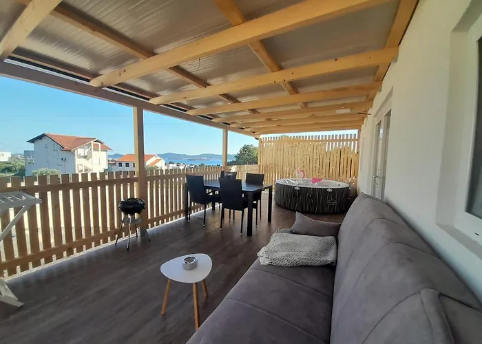 Tiny House Lily With Jacuzzi Apartament Sveti Filip i Jakov